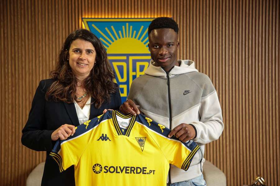 Isnaba Mané trocou Estoril pelo Sporting