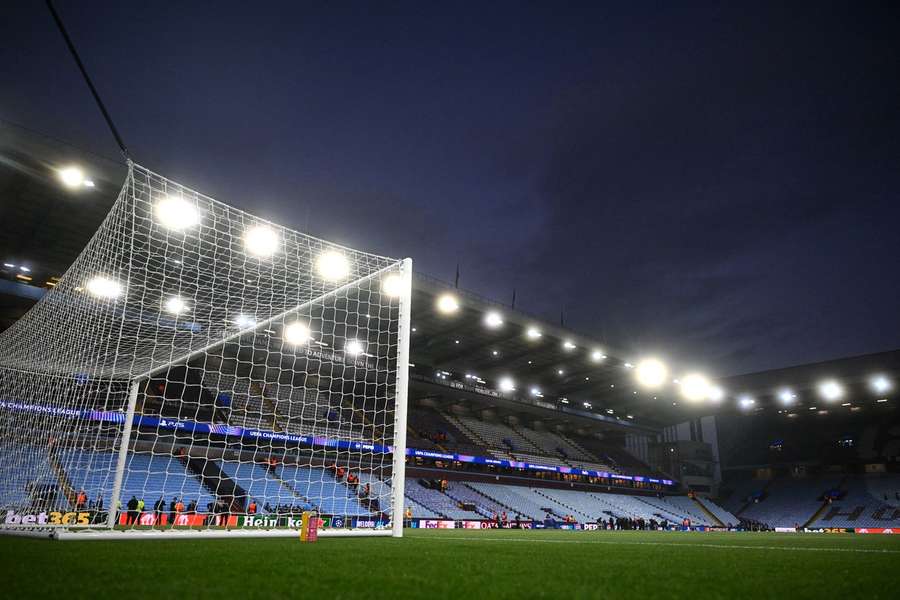 Aston Villa foi um dos clubes que vendeu estádio ao próprio dono