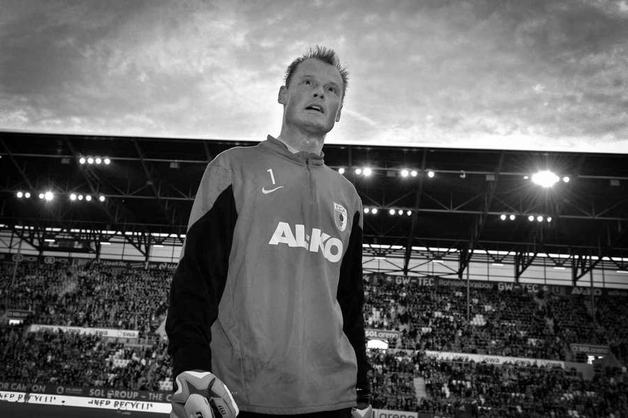 Arsenal legend Seaman tribute to Manninger after tragic passing