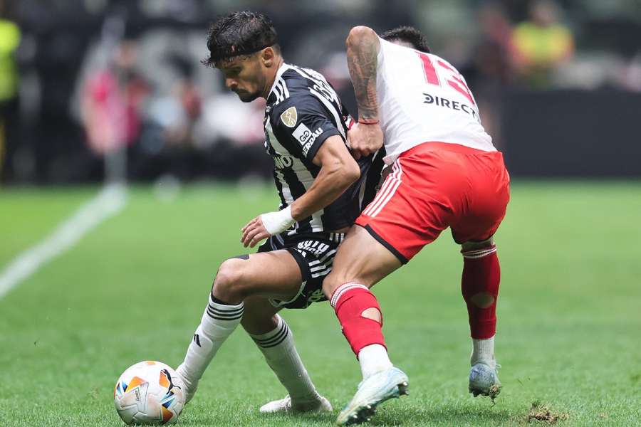 Scarpa durante duelo com o River Plate, pela Copa Libertadores