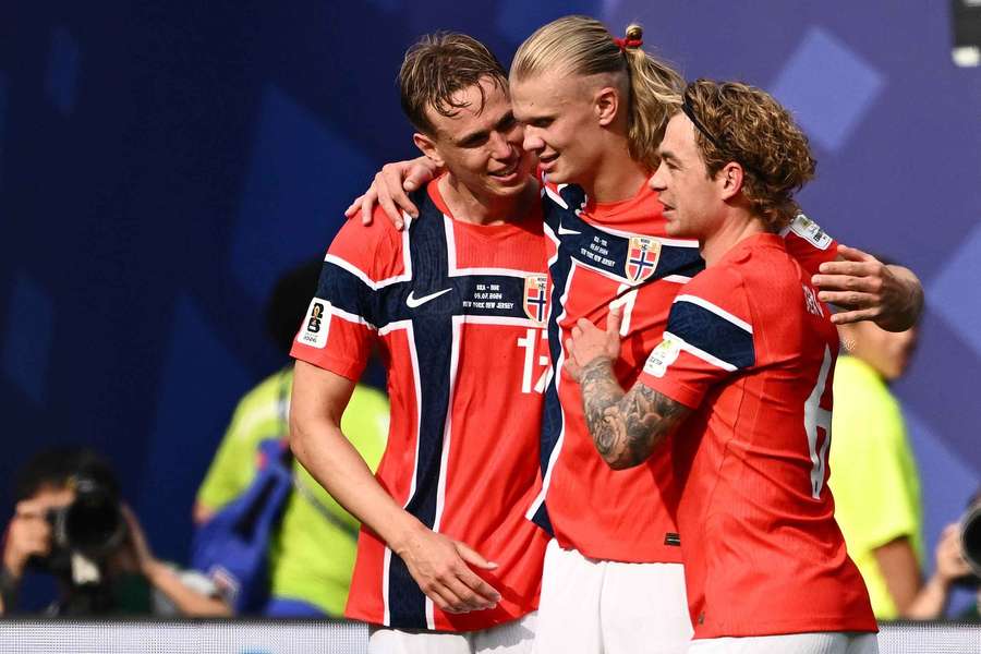 Haaland slaví svůj první gól v utkání. Haaland slaví svůj první gól v utkání.