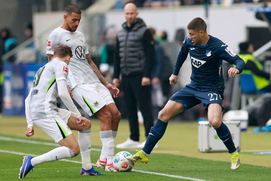 Wolfsburg midfielder Souza: Brentford wanted to keep me Wolfsburg midfielder Souza: Brentford wanted to keep me