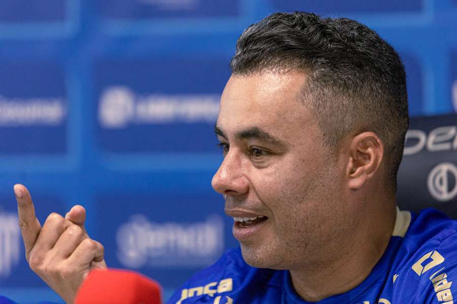 Jair Ventura deixou o Avaí para comandar o Vitória