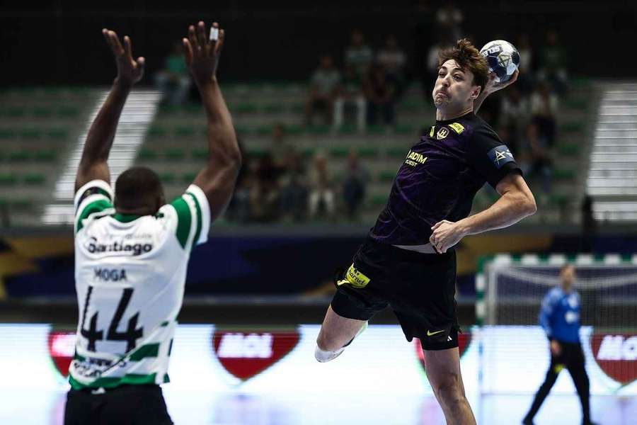 Derrota pesada do Sporting em França