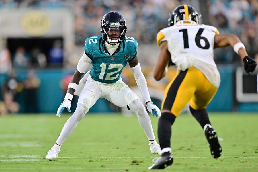 Jaguars' Travis Hunter (left) dropping back in coverage during Week 1 2025 preseason game