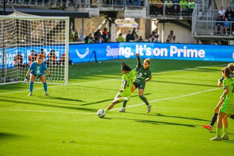 Gift Monday shoots for Washington Spirit in playoff