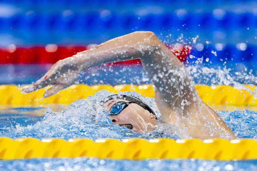 Steenbergen tijdens haar race op de 200m wisselslag