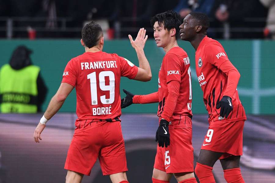 Táto trojica strelcov posunula Frankfurt ďalej. 