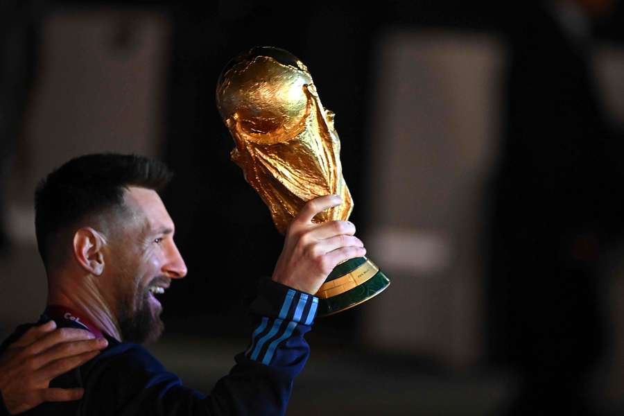 Messi fait son grand retour en France après avoir remporté la Coupe du monde.