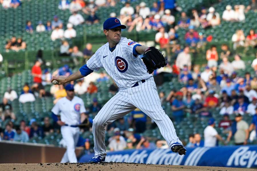 Chicago Cubs starting pitcher Kyle Hendricks delivers against the Tampa Bay Rays during the first inning