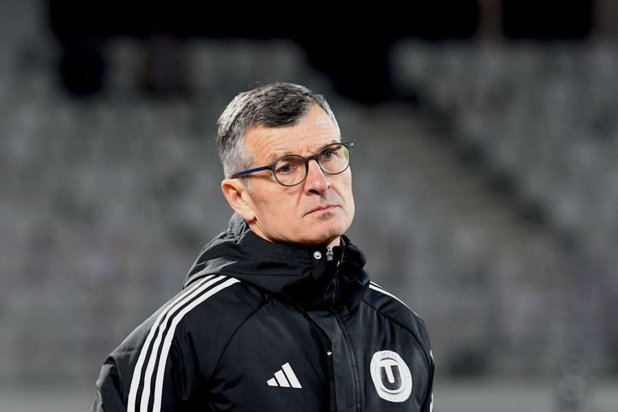 Sabău, după 4-0 cu CFR. ”E un eșec dureros, dar nu pot fi supărat pe jucători”