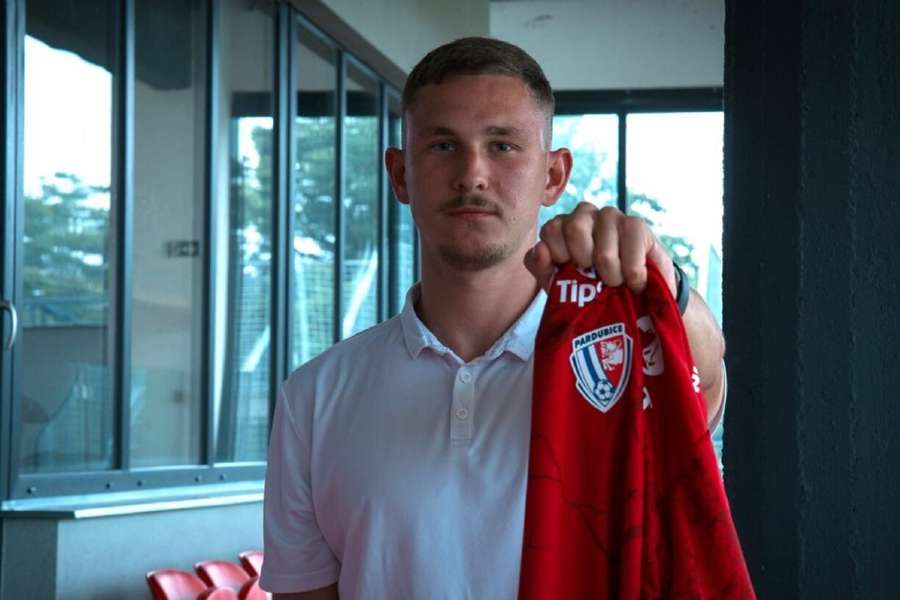 Pardubice vítají útočníka estonské reprezentace. Česká liga ho zaujala, zní z klubu