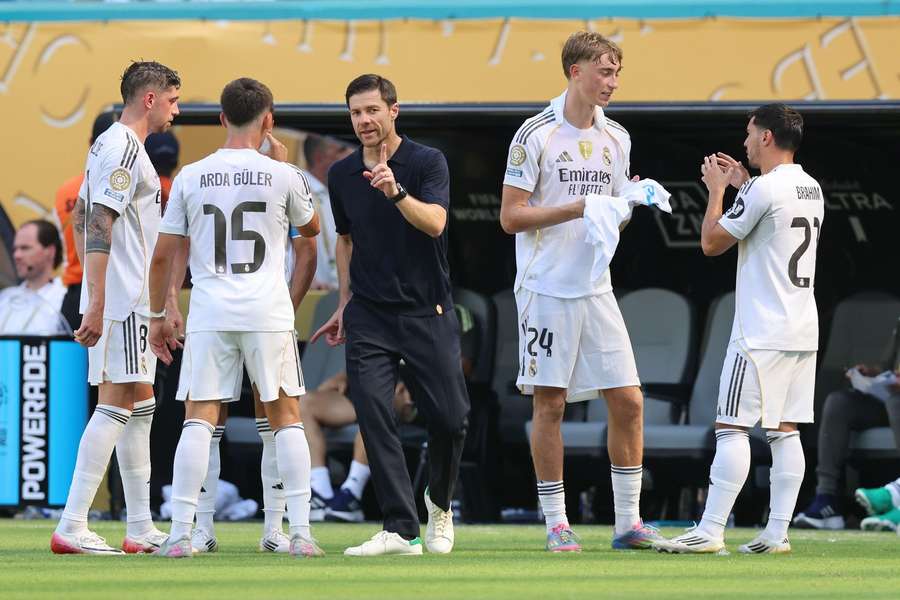 Xabi Alonso și jucătorii lui Real Madrid
