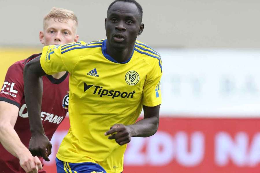 Senegalský útočník El Hadji Ndiaye hrál ve Zlíně, teď začíná zářit v dresu Opavy v ChNL. Senegalský útočník El Hadji Ndiaye hrál ve Zlíně, teď začíná zářit v dresu Opavy v ChNL.