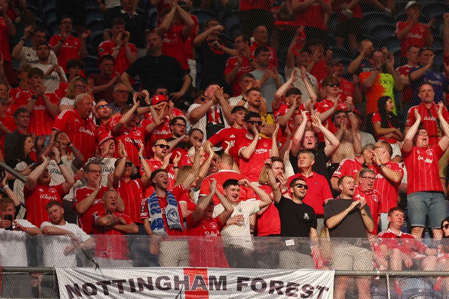 Adeptos do Nottingham Forest no Dragão