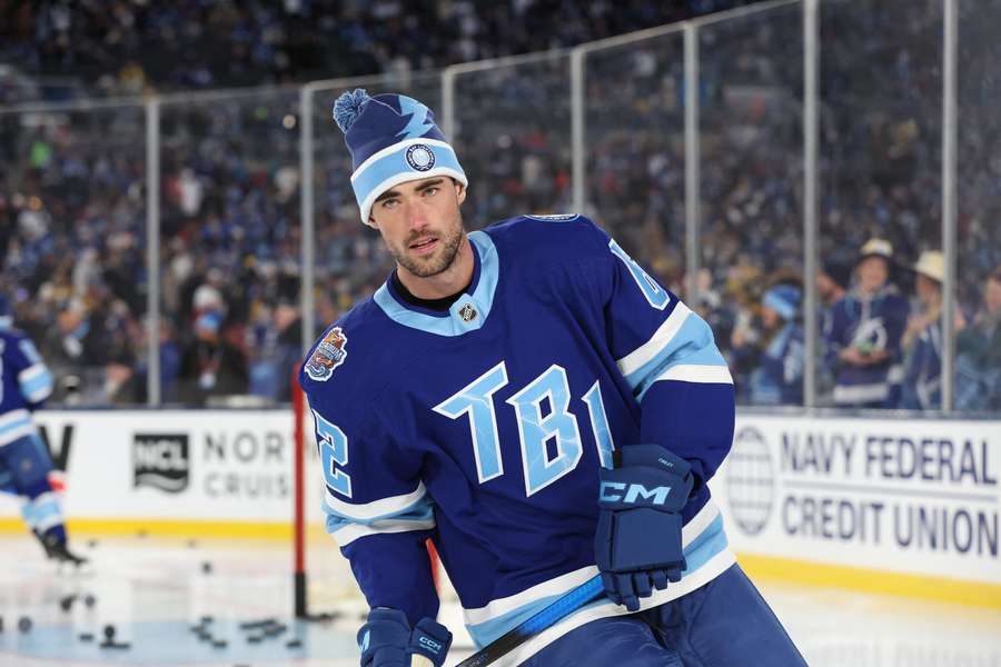 Finley prichádza do rodného mesta.