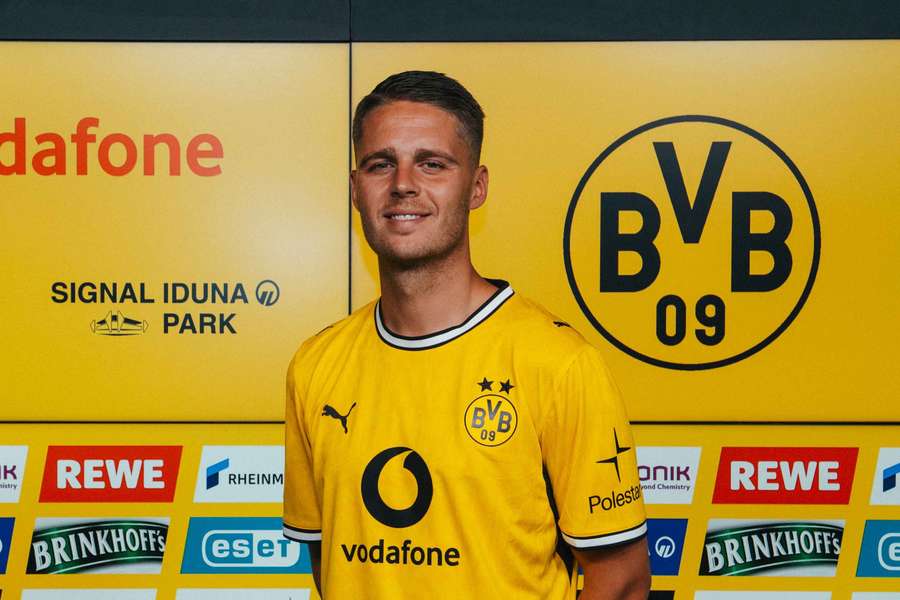 Joey Veerman concluiu a transferência para o Borussia Dortmund Joey Veerman concluiu a transferência para o Borussia Dortmund