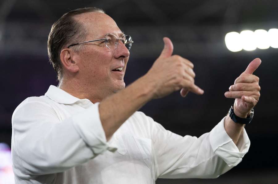 Textor falou sobre problemas que vêm tendo com o clube social do Botafogo