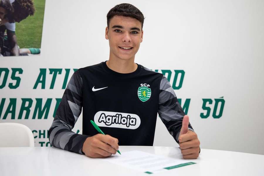 Diogo Clara assinou contrato com o Sporting
