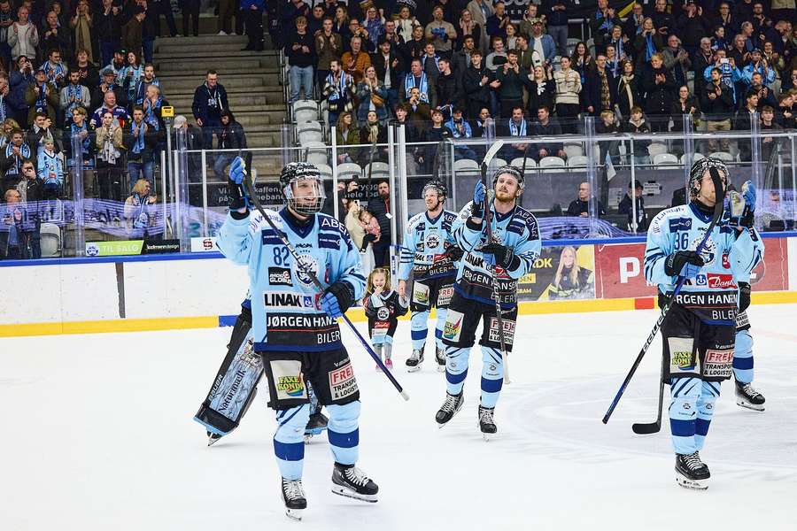 Jubel i Sønderjyske efter finalekampen i Metalligaen i ishockey mellem Sønderjyske og Esbjerg Energy i Vojens