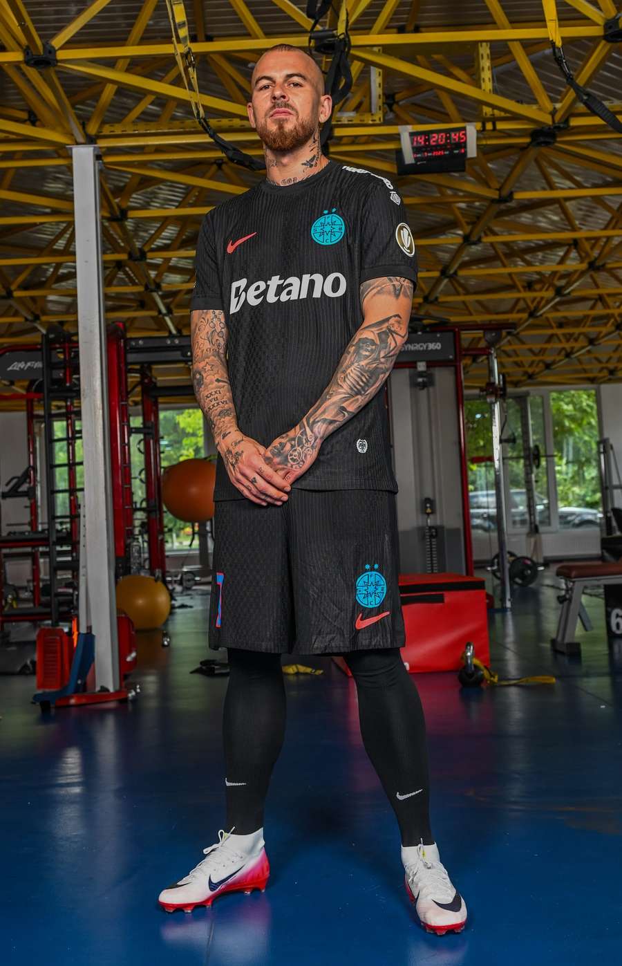 Echipamentul FCSB pentru meciurile din deplasare Echipamentul FCSB pentru meciurile din deplasare
