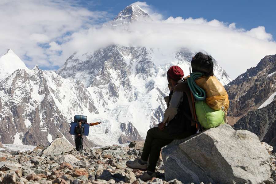 Porteadores pakistaníes del K2, entre la tradición y la necesidad