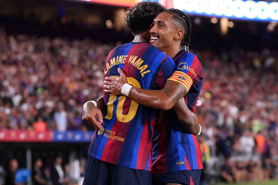 Raphinha e Lamine Yamal comandaram o Barcelona contra o Rayo