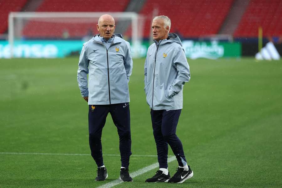 Deschamps et Stéphan à l'entraînement à Stuttgart mercredi.
