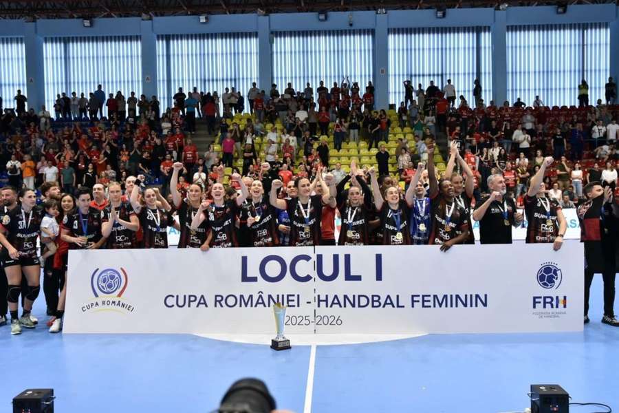 Gloria Bistrița a câştigat în premieră Cupa României la handbal feminin