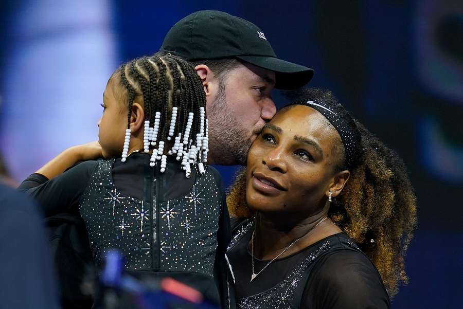 Serena Williams kondigt tweede zwangerschap aan op rode loper tijdens Met Gala