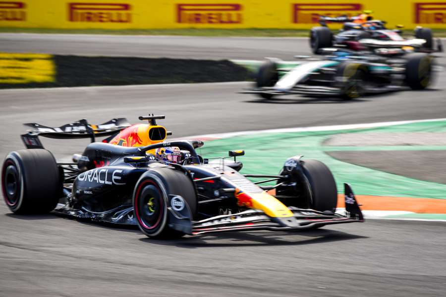 Max Verstappen in actie tijdens de Grand Prix van Italie op het circuit van Monza