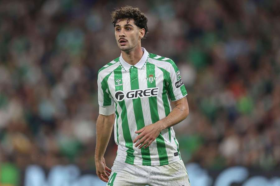 Johnny Cardoso, médio norte-americano do Betis