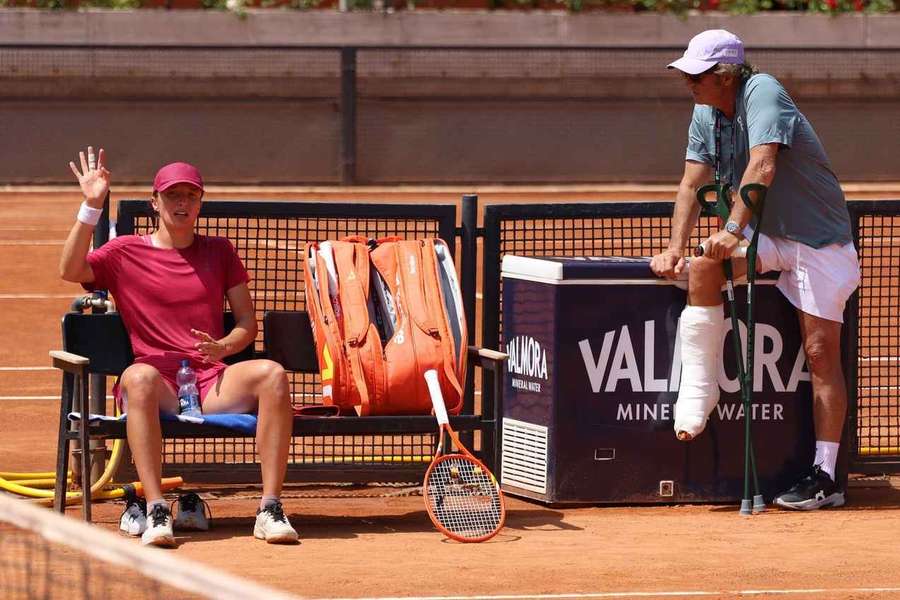 Iga Šwiateková a Francisco Roig.