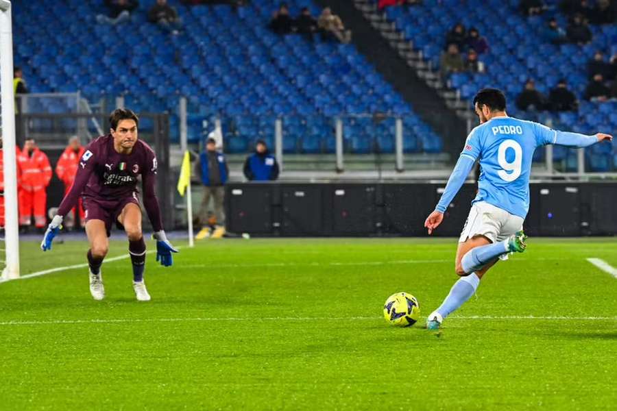Pedro marcou um dos golos da Lazio na vitória (4-0) com o Milan