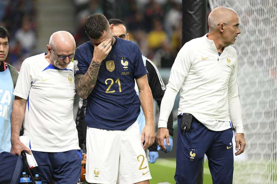 Lucas Hernández liep geblesseerd het veld af in de wedstrijd tegen Australië