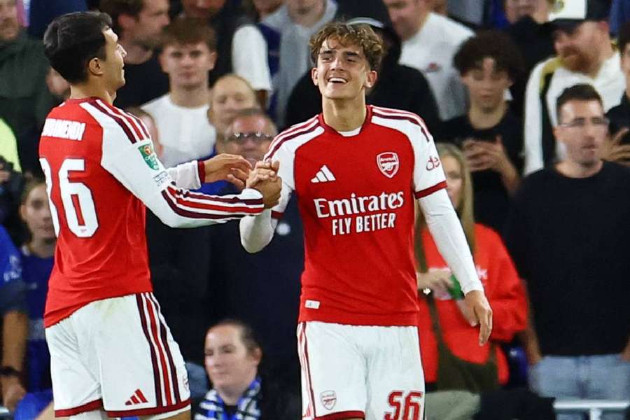 Dowman é o jogador mais jovem a marcar gol na Premier League