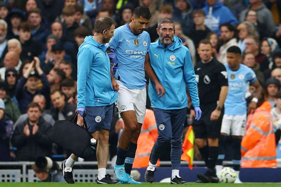 Manchester City's Rodri walks off the pitch after sustaining an injury