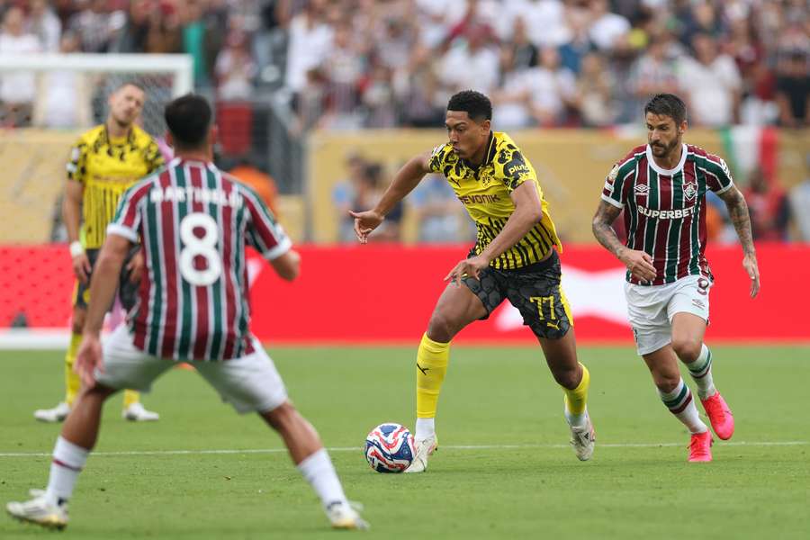 Jobe Bellingham on the ball for his Dortmund debut
