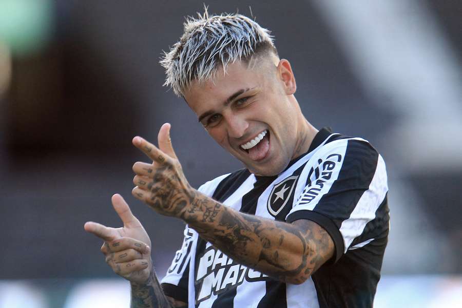 Diego Hernández abriu o caminho para a vitória do Botafogo