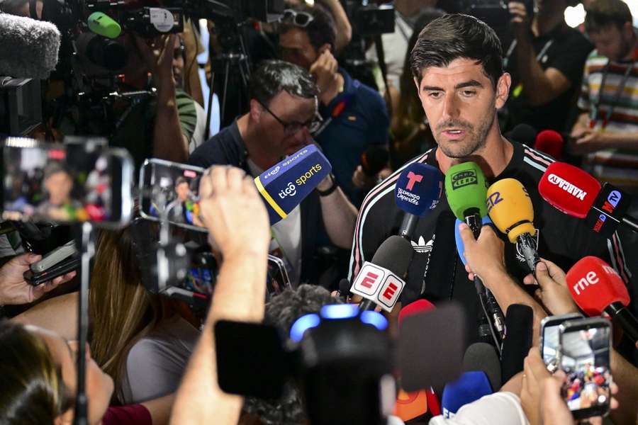 Courtois, atendiendo a los medios