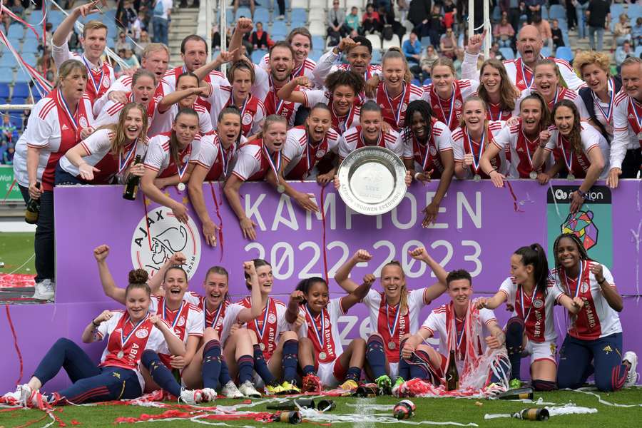 Ajax won afgelopen seizoen de Eredivisie Ajax won afgelopen seizoen de Eredivisie