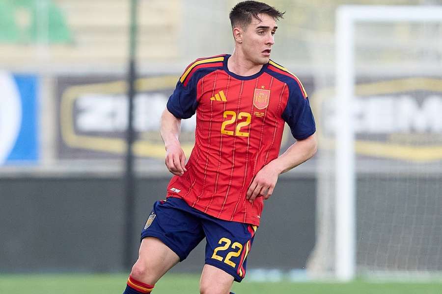 Iván Fresneda, durante un partido con la sub-21