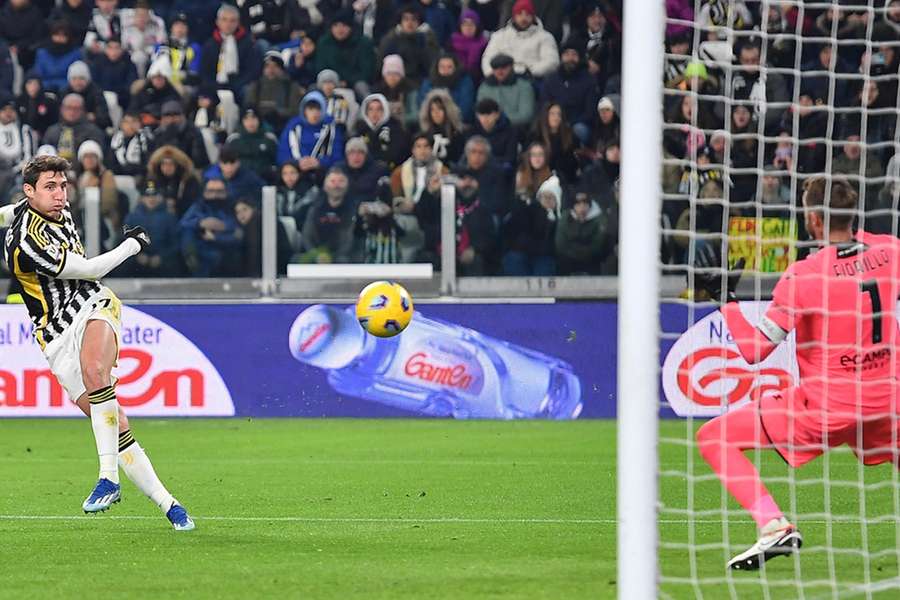 Cambiaso schiet de 2-1 binnen voor Juve