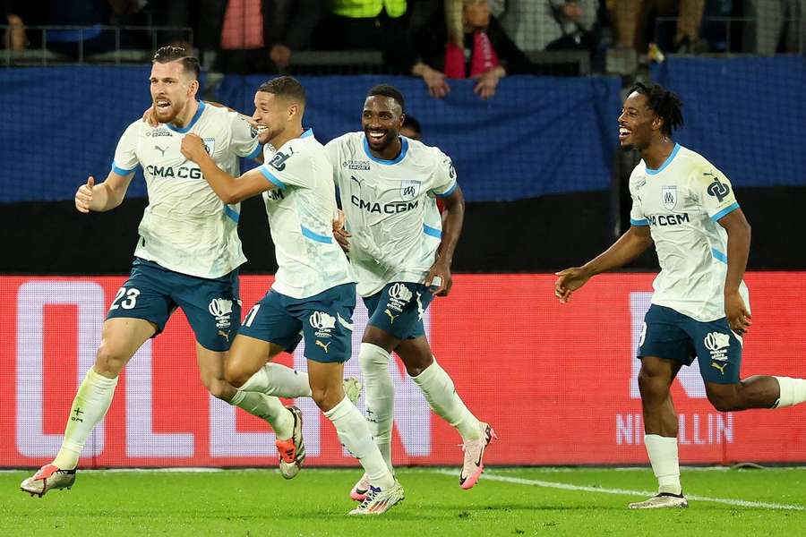 Pierre-Emile Hojbjerg avec ses coéquipiers célèbrant le troisième but marseillais contre Montpellier. 