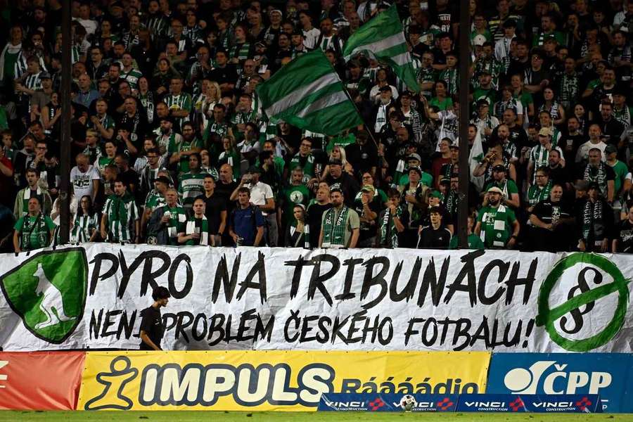 Transparent příznivců Bohemians v zápase s Jabloncem. Transparent příznivců Bohemians v zápase s Jabloncem.
