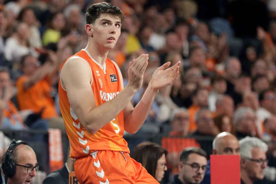 Sergio de Larrea, elegido 'Mejor Jugador Joven' de la liga acb 25/26