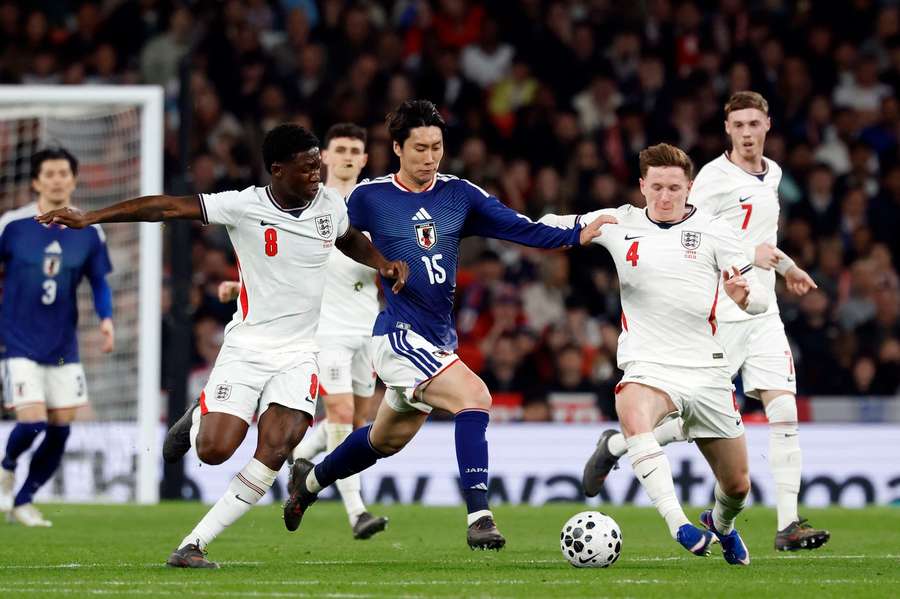 England's Kobbie Mainoo and Elliot Anderson challenge for the ball