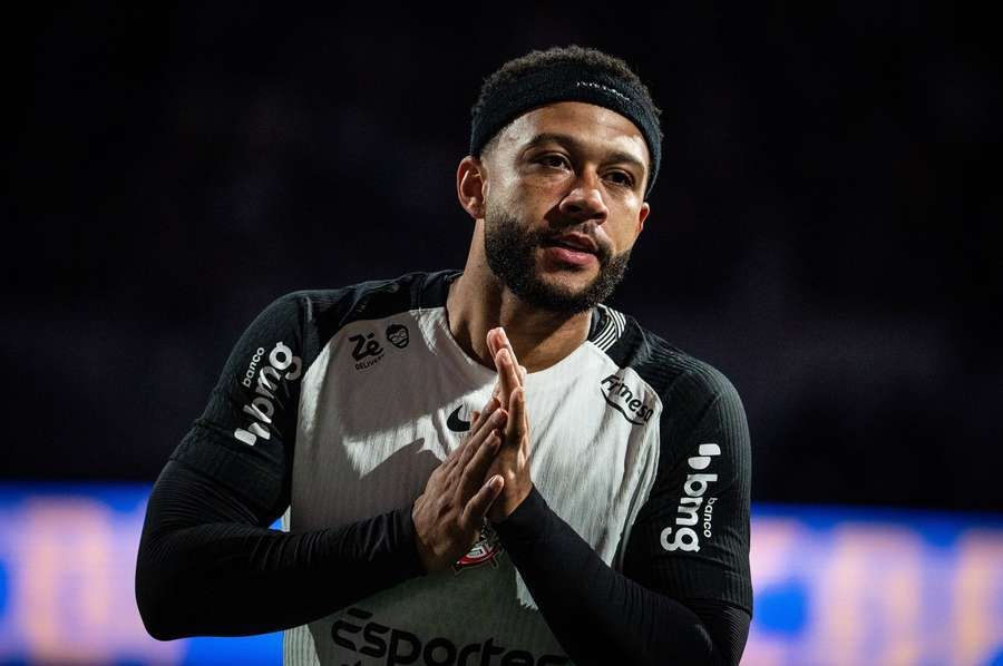Memphis Depay será reavaliado pelo departamento médico do Corinthians