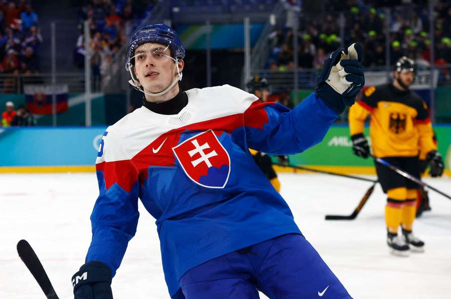 Dvorský oslavuje svoj gól.