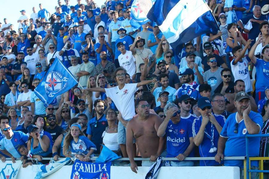 Os adeptos do Belenenses no apoio à equipa Os adeptos do Belenenses no apoio à equipa
